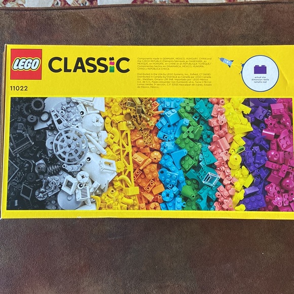 Lego Classic 1700 pieces space mission NIB - Picture 2 of 6